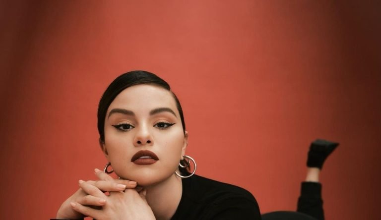 Selena Gomez posta em estúdio de gravação e faz fãs ficarem ansiosos selena-gomez-posta-em-estudio-de-gravacao-e-faz-fas-ficarem-ansiosos